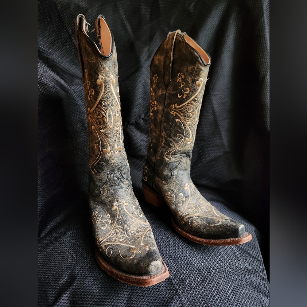 Embroidered Western Cowboy Boots